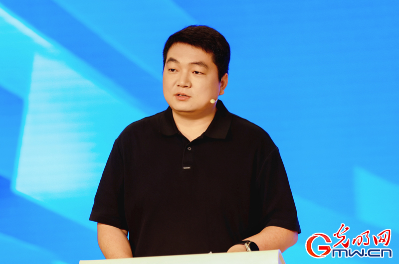 “核心价值观百场讲坛”第170场 杨金龙进行主题分享