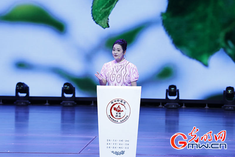 “核心价值观百场讲坛”第171场 帕丽丹·艾海提作主题分享